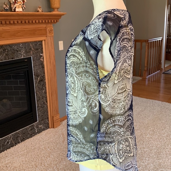 A.N.A. A New Approach Top with Cap Sleeves , Size Medium - Picture 3 of 16